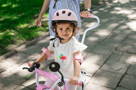 Rowerek dziecięcy 18 cali TOMABIKE z prowadnikiem - PLATINUM - CZARNY-RÓŻOWY